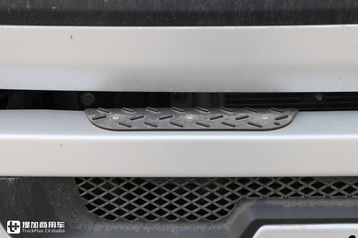 陕汽轩德重卡怎么样?实拍轩德X3牵引车带您好好看看 - 第4张 - 提加商用车网 陕汽轩德重卡怎么样?实拍轩德X3牵引车带您好好看看 - 第4张