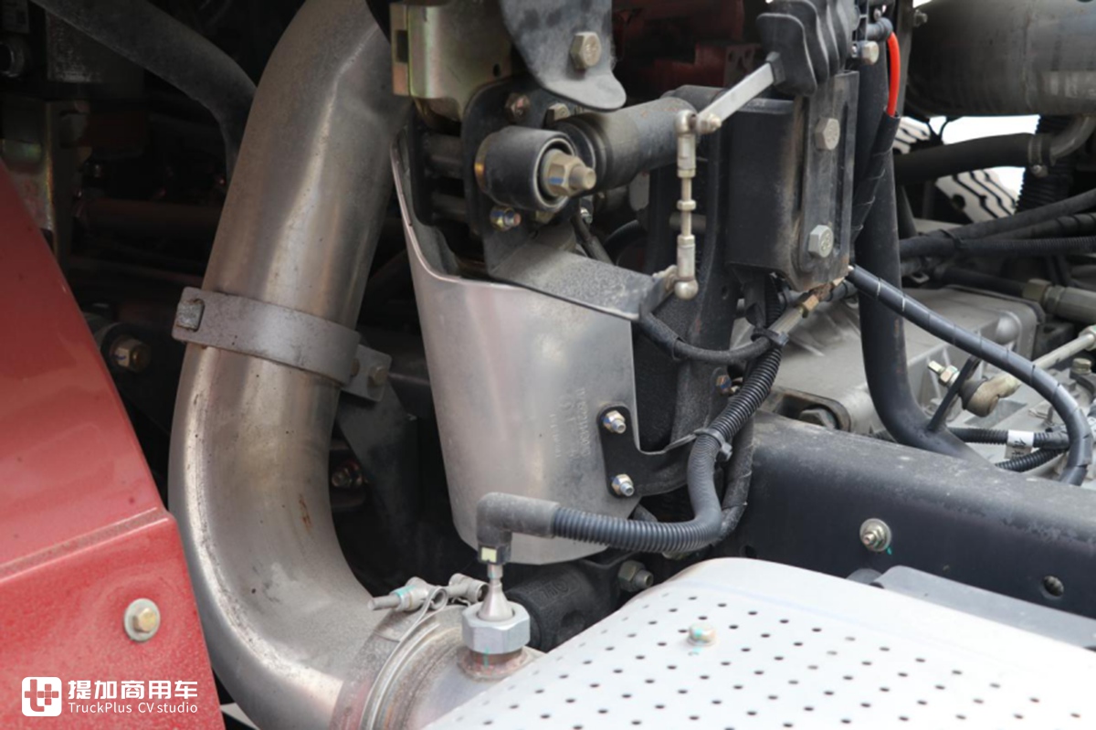 陕汽轩德重卡怎么样?实拍轩德X3牵引车带您好好看看 - 第8张 - 提加商用车网 陕汽轩德重卡怎么样?实拍轩德X3牵引车带您好好看看 - 第8张