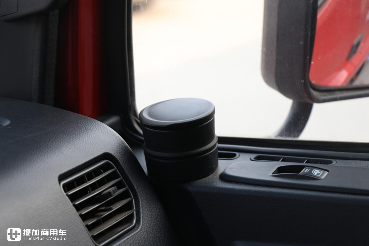 陕汽轩德重卡怎么样?实拍轩德X3牵引车带您好好看看 - 第20张 - 提加商用车网 陕汽轩德重卡怎么样?实拍轩德X3牵引车带您好好看看 - 第20张