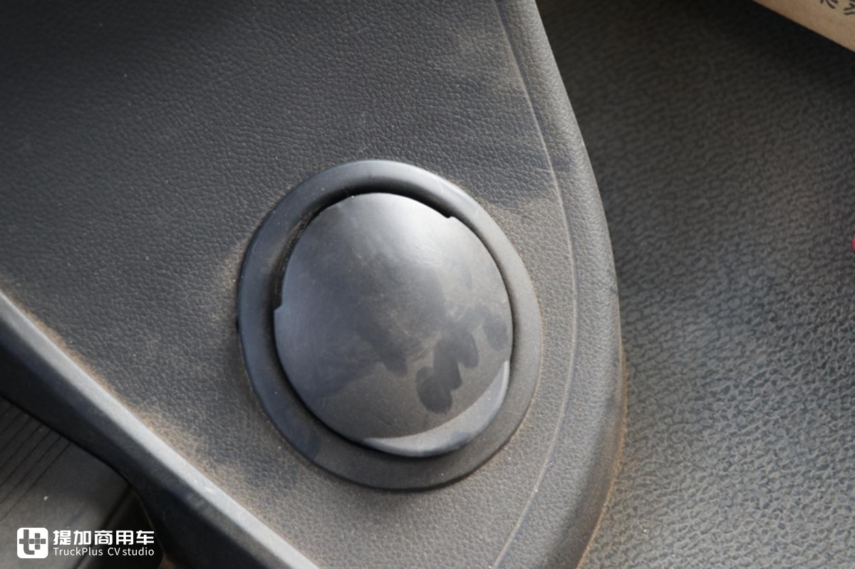 陕汽轩德重卡怎么样？实拍轩德X3牵引车带您好好看看 - 第18张