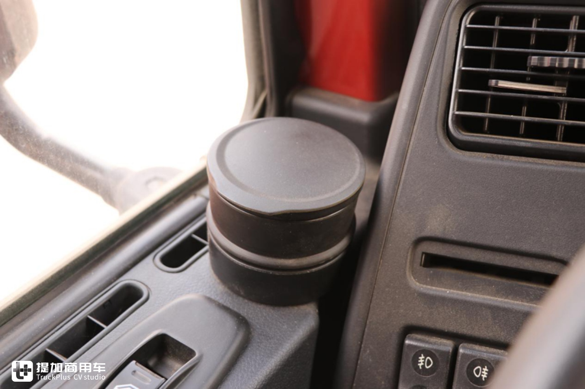 陕汽轩德重卡怎么样?实拍轩德X3牵引车带您好好看看 - 第19张 - 提加商用车网 陕汽轩德重卡怎么样?实拍轩德X3牵引车带您好好看看 - 第19张