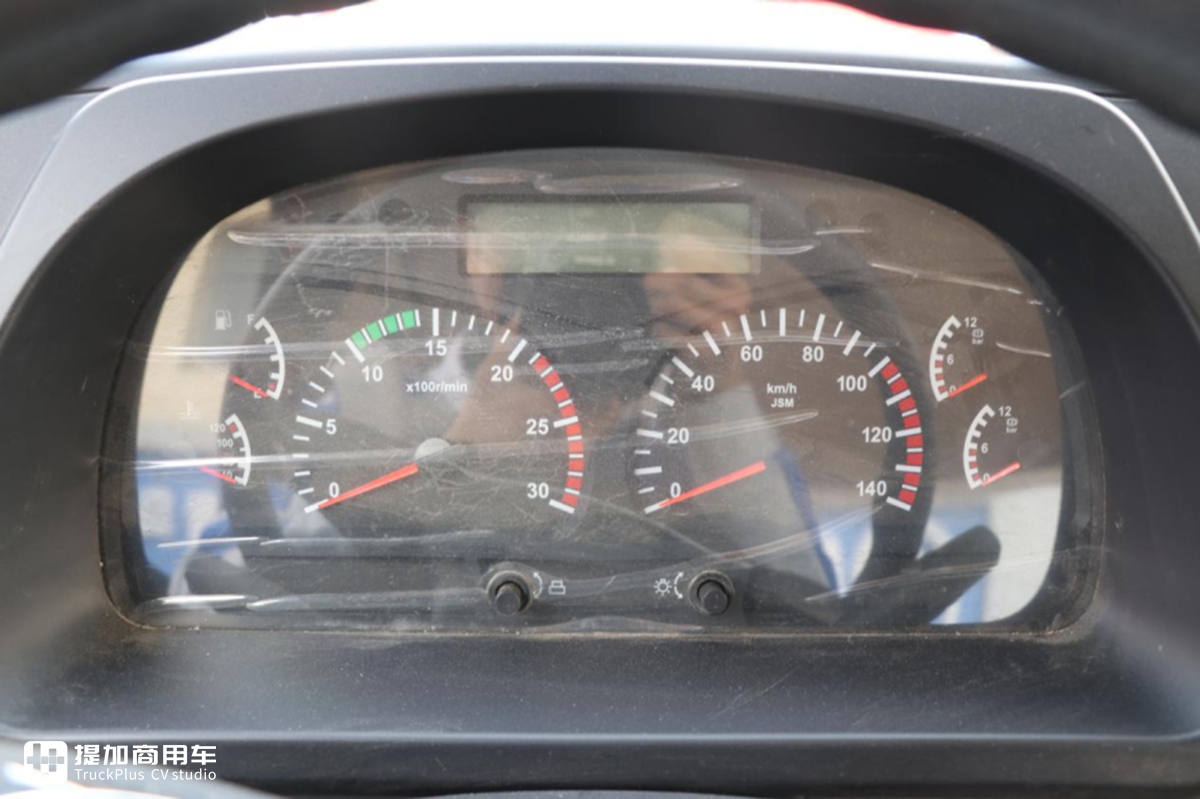 陕汽轩德重卡怎么样?实拍轩德X3牵引车带您好好看看 - 第21张 - 提加商用车网 陕汽轩德重卡怎么样?实拍轩德X3牵引车带您好好看看 - 第21张