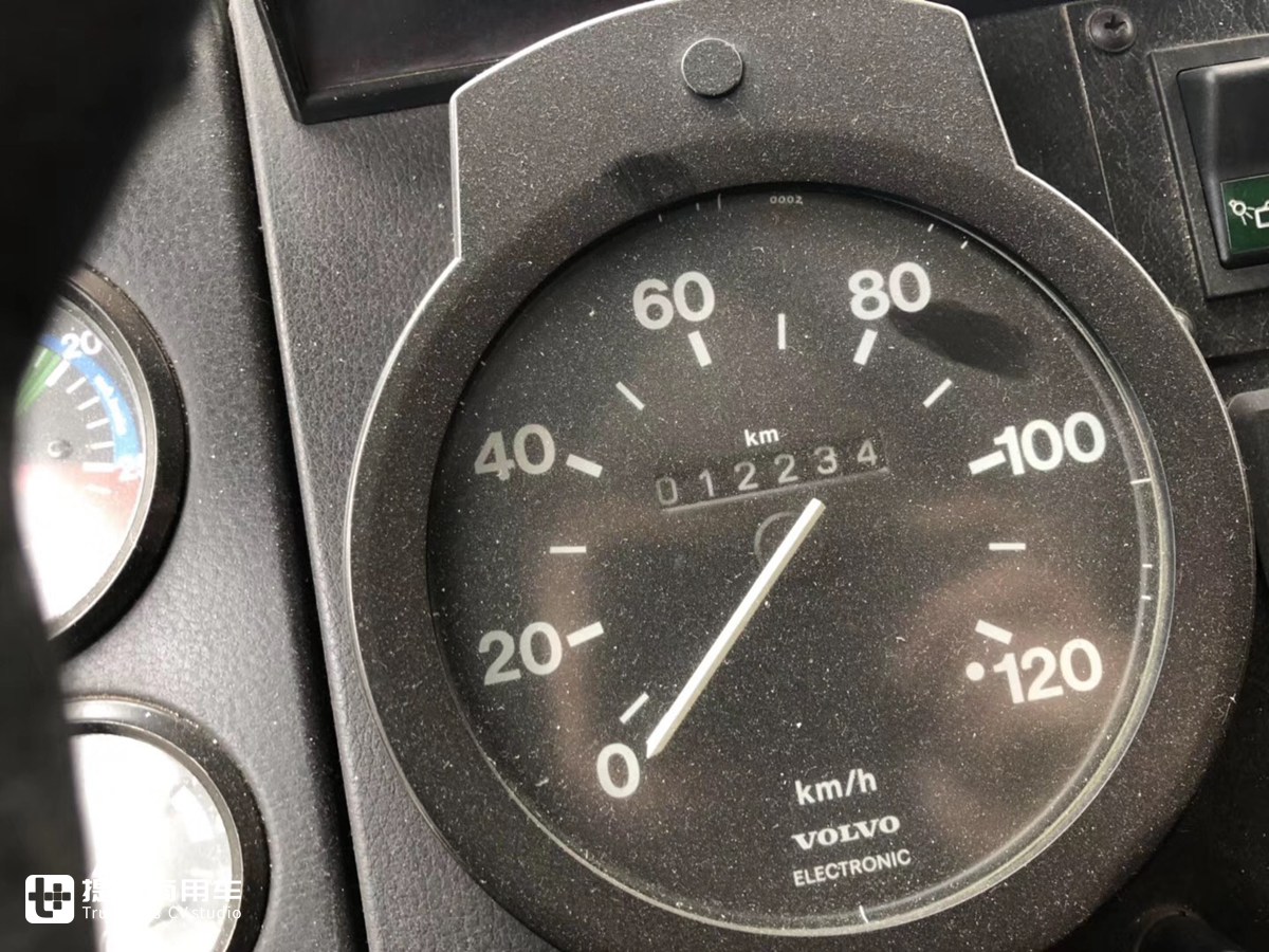 服役30多年,行驶里程只有1000多公里,80年代进入国内的沃尔沃F10云梯抢险车实拍 - 第7张 - 提加商用车网 服役30多年,行驶里程只有1000多公里,80年代进入国内的沃尔沃F10云梯抢险车实拍 - 第7张