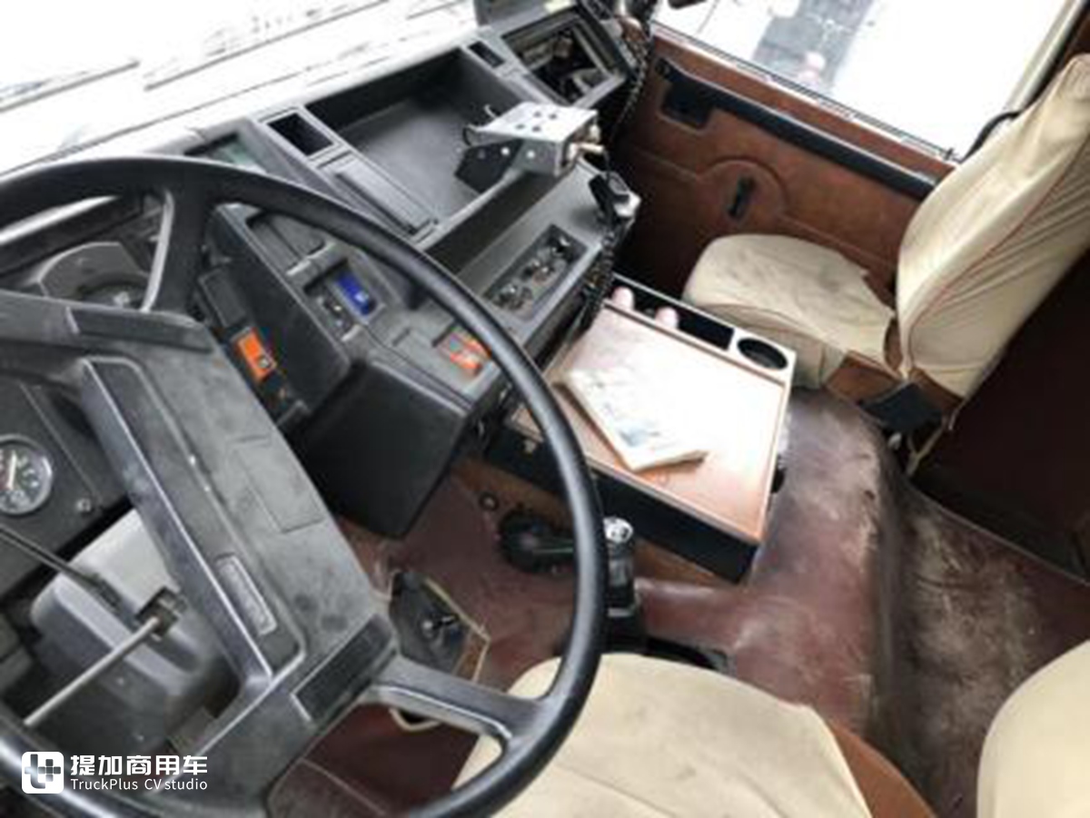 服役30多年,行驶里程只有1000多公里,80年代进入国内的沃尔沃F10云梯抢险车实拍 - 第5张 - 提加商用车网 服役30多年,行驶里程只有1000多公里,80年代进入国内的沃尔沃F10云梯抢险车实拍 - 第5张