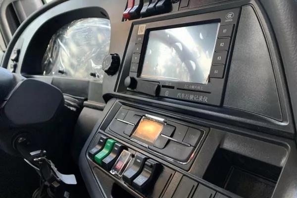 全勤汕德卡、高效王中王！汕德卡8X4法规版自卸车天津上市 - 第5张