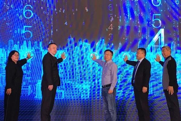 全勤汕德卡、高效王中王！汕德卡8X4法规版自卸车天津上市 - 第8张