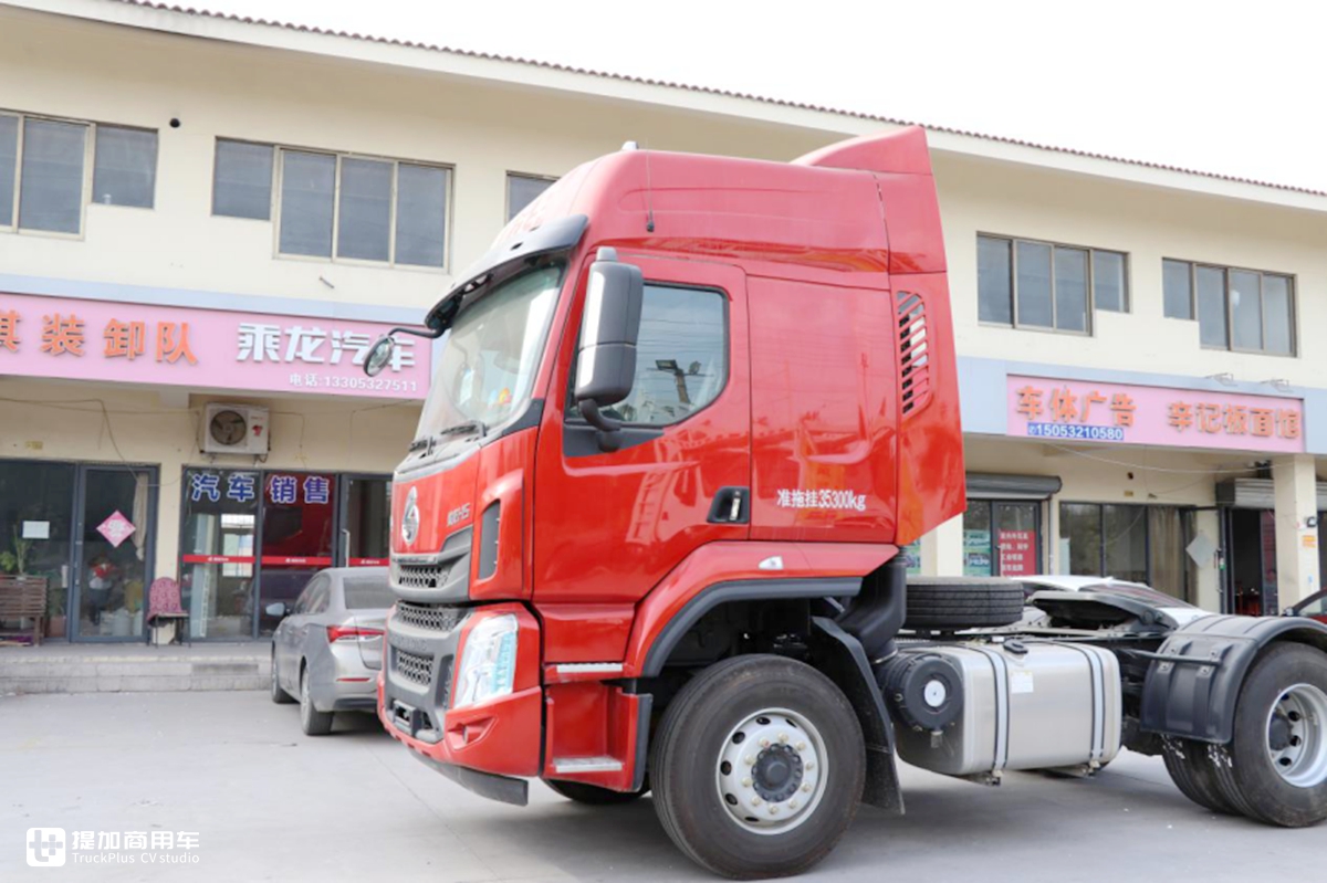柳汽乘龙H5国六牵引车实拍,配玉柴发动机,4X2配置价格25万出头 - 第2张 - 提加商用车网 柳汽乘龙H5国六牵引车实拍,配玉柴发动机,4X2配置价格25万出头 - 第2张