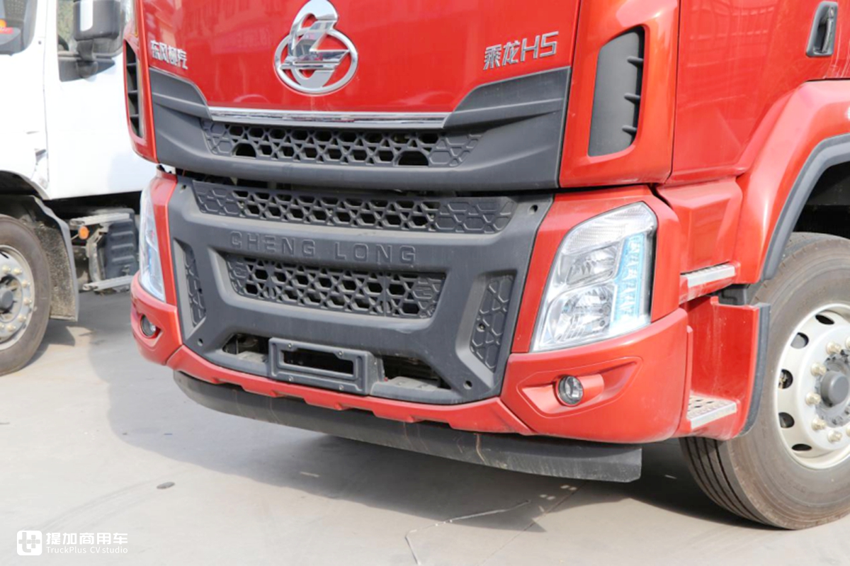 柳汽乘龙H5国六牵引车实拍,配玉柴发动机,4X2配置价格25万出头 - 第3张 - 提加商用车网 柳汽乘龙H5国六牵引车实拍,配玉柴发动机,4X2配置价格25万出头 - 第3张