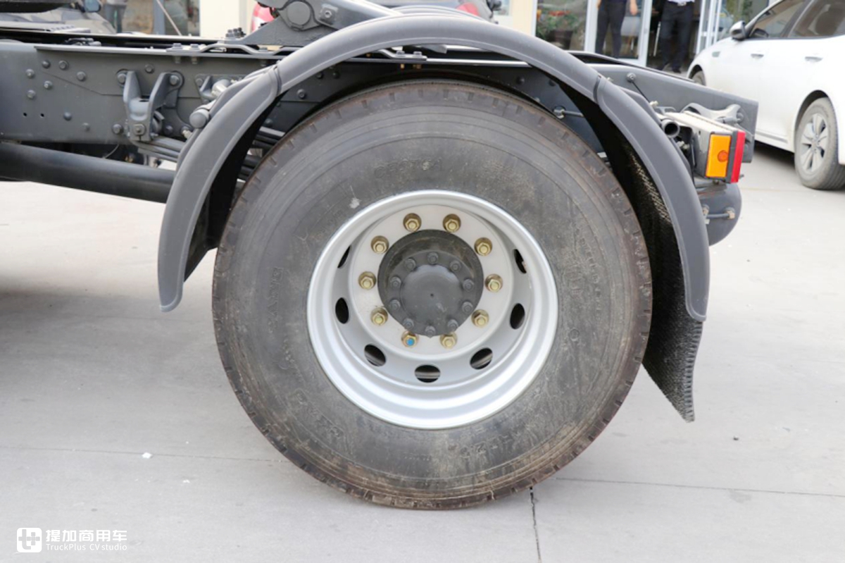 柳汽乘龙H5国六牵引车实拍,配玉柴发动机,4X2配置价格25万出头 - 第14张 - 提加商用车网 柳汽乘龙H5国六牵引车实拍,配玉柴发动机,4X2配置价格25万出头 - 第14张