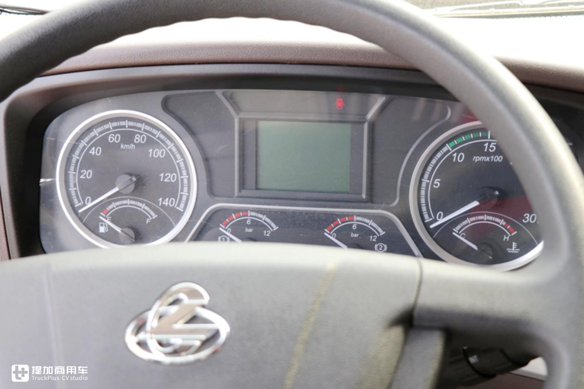 柳汽乘龙H5国六牵引车实拍,配玉柴发动机,4X2配置价格25万出头 - 第27张 - 提加商用车网 柳汽乘龙H5国六牵引车实拍,配玉柴发动机,4X2配置价格25万出头 - 第27张