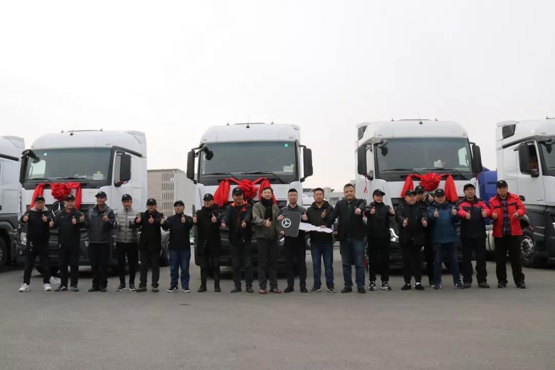 将产品和服务做到“极致”,奔驰Actros牵引车交付博岩冷藏 - 第1张 - 提加商用车网 将产品和服务做到“极致”,奔驰Actros牵引车交付博岩冷藏 - 第1张