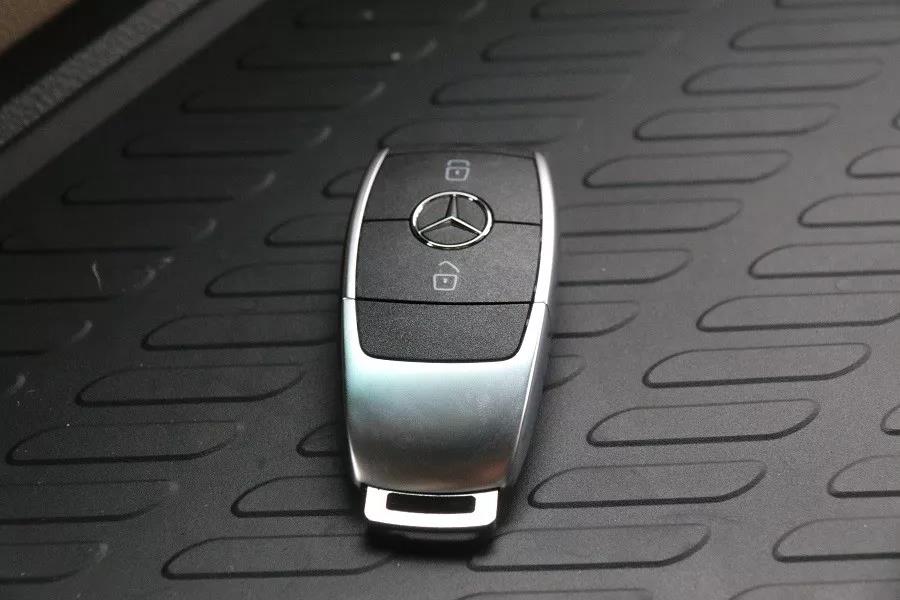 将产品和服务做到“极致”,奔驰Actros牵引车交付博岩冷藏 - 第3张 - 提加商用车网 将产品和服务做到“极致”,奔驰Actros牵引车交付博岩冷藏 - 第3张