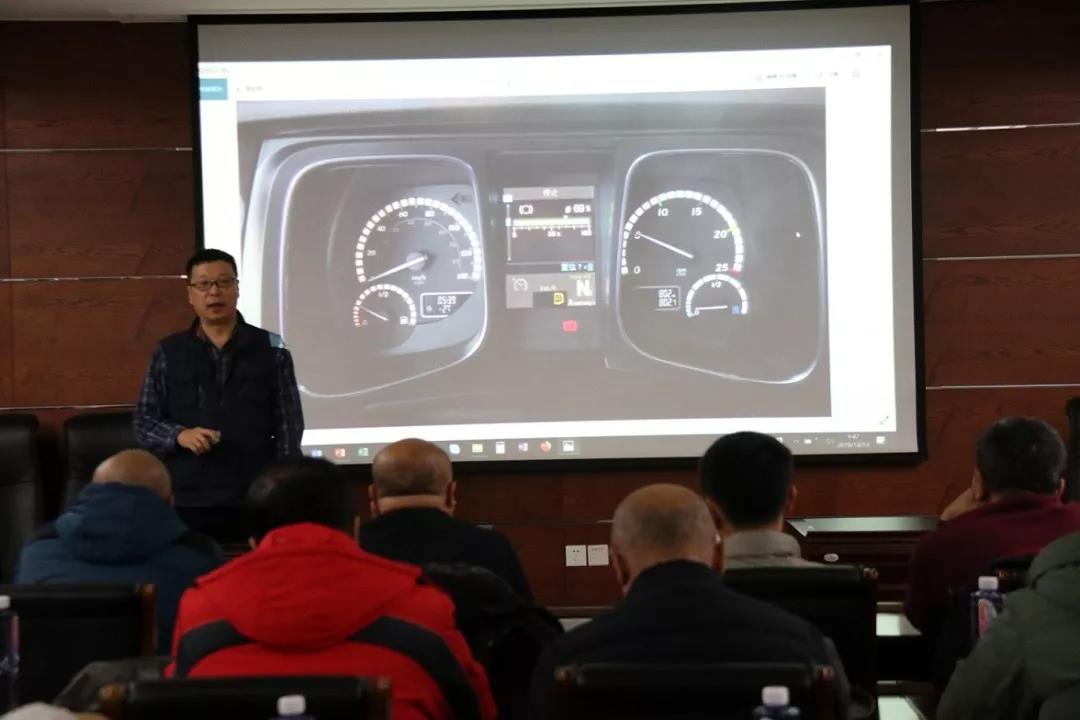 将产品和服务做到“极致”,奔驰Actros牵引车交付博岩冷藏 - 第5张 - 提加商用车网 将产品和服务做到“极致”,奔驰Actros牵引车交付博岩冷藏 - 第5张