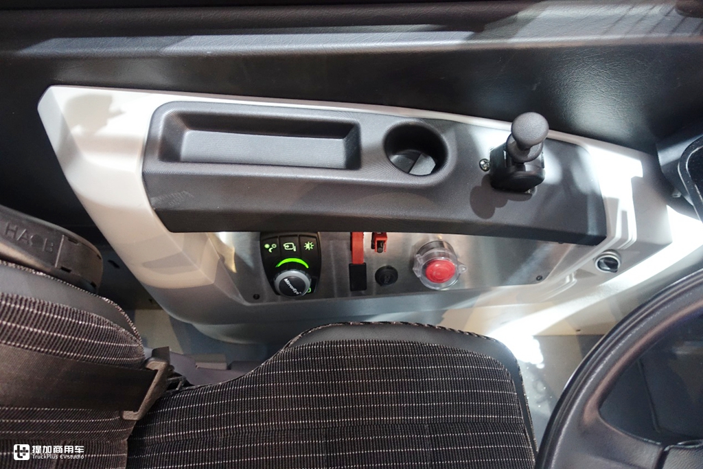 带您见识一款来自土耳其的电动公交,机械按键全取消,外形也很流线 - 第5张 - 提加商用车网 带您见识一款来自土耳其的电动公交,机械按键全取消,外形也很流线 - 第5张