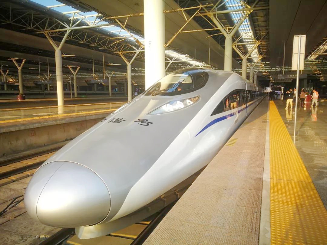 高铁时代，百辆金龙纯电动客车助力赣南老区出行新跨越 - 第1张