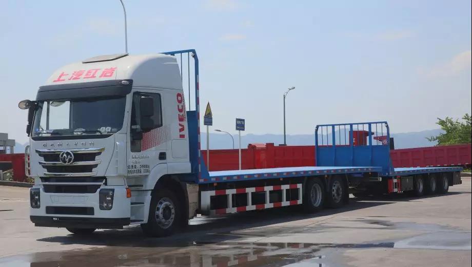 接替17.5米大板车,红岩杰狮中置轴平板列车被用户誉为“物流神器” - 第1张 - 提加商用车网 接替17.5米大板车,红岩杰狮中置轴平板列车被用户誉为“物流神器” - 第1张