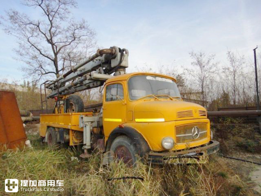 上世纪90年代国内泵车的主力车型,奔驰AK载货车底盘的31米泵车实拍 - 第2张 - 提加商用车网 上世纪90年代国内泵车的主力车型,奔驰AK载货车底盘的31米泵车实拍 - 第2张