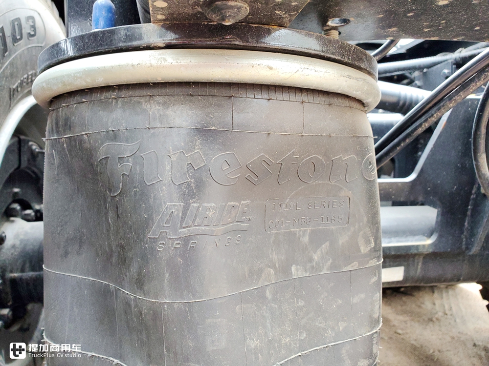 快递定制版五十铃巨咖牵引车实拍,多项配置升级,后提升桥更是亮点 - 第7张 - 提加商用车网 快递定制版五十铃巨咖牵引车实拍,多项配置升级,后提升桥更是亮点 - 第7张