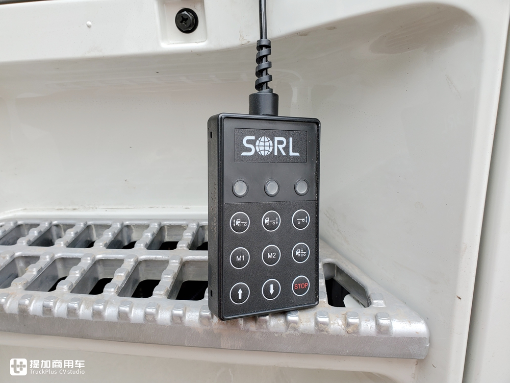 快递定制版五十铃巨咖牵引车实拍,多项配置升级,后提升桥更是亮点 - 第8张 - 提加商用车网 快递定制版五十铃巨咖牵引车实拍,多项配置升级,后提升桥更是亮点 - 第8张