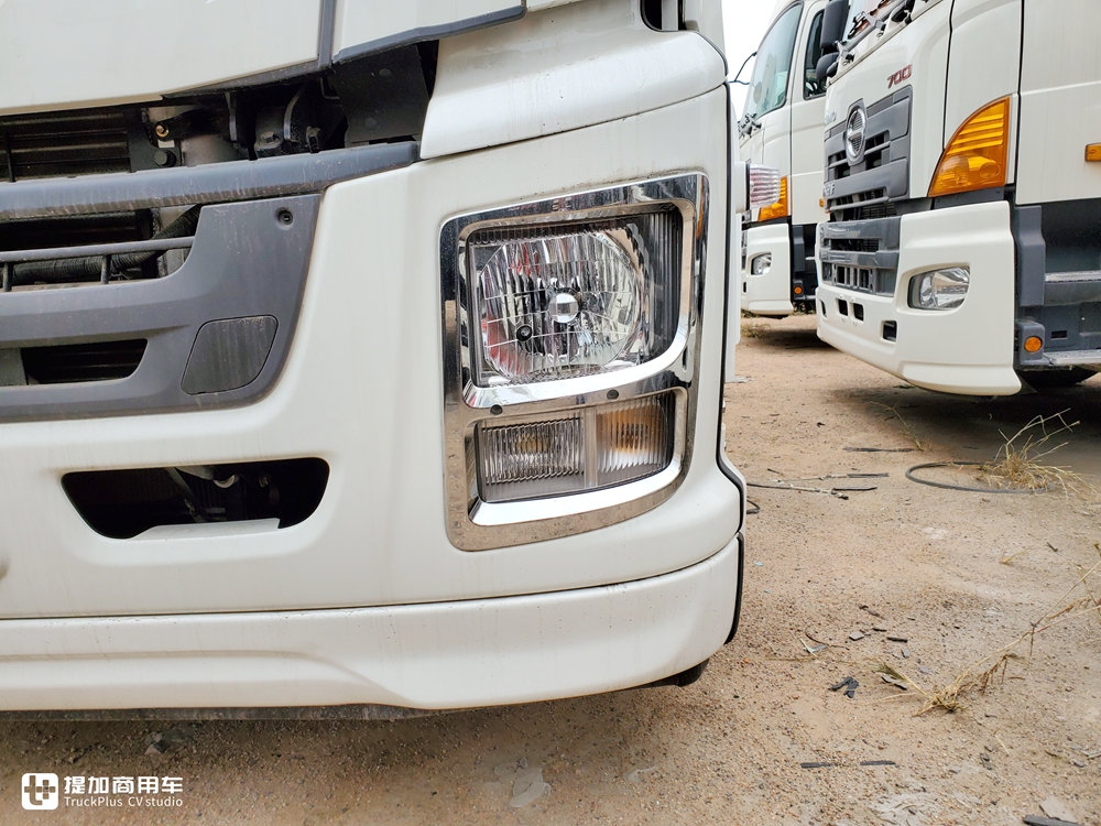 快递定制版五十铃巨咖牵引车实拍,多项配置升级,后提升桥更是亮点 - 第10张 - 提加商用车网 快递定制版五十铃巨咖牵引车实拍,多项配置升级,后提升桥更是亮点 - 第10张