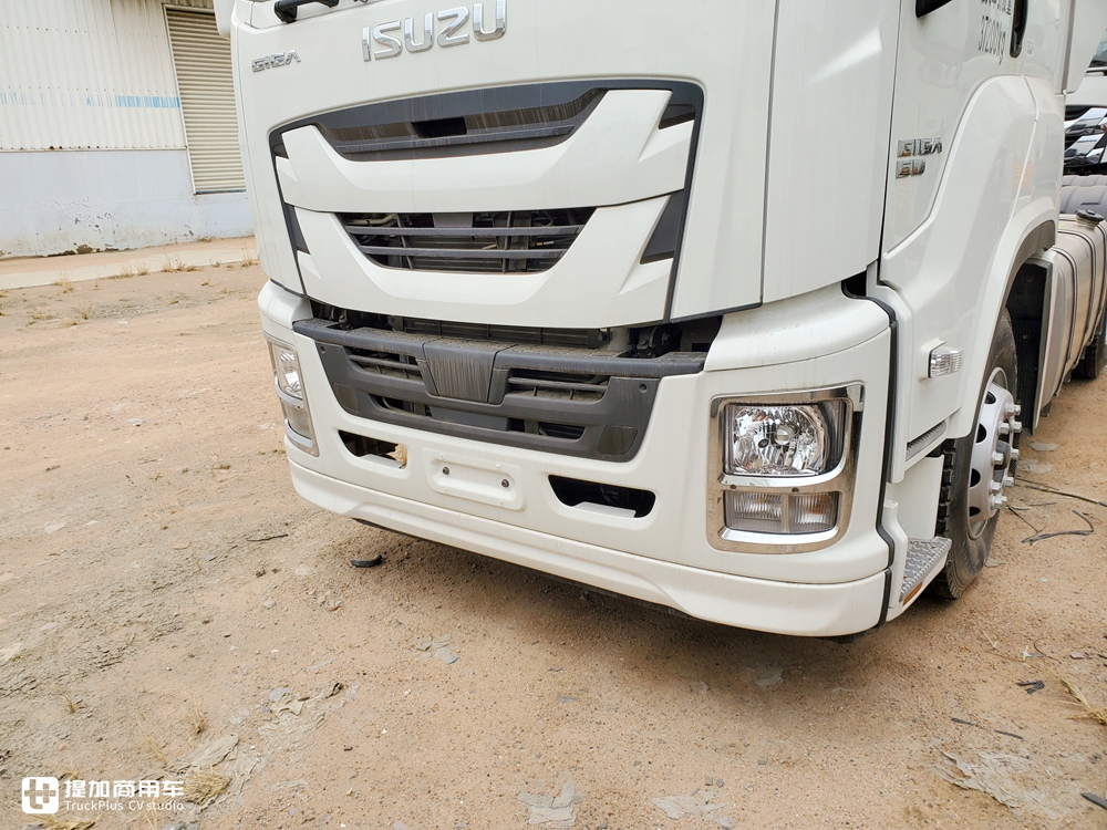 快递定制版五十铃巨咖牵引车实拍,多项配置升级,后提升桥更是亮点 - 第11张 - 提加商用车网 快递定制版五十铃巨咖牵引车实拍,多项配置升级,后提升桥更是亮点 - 第11张
