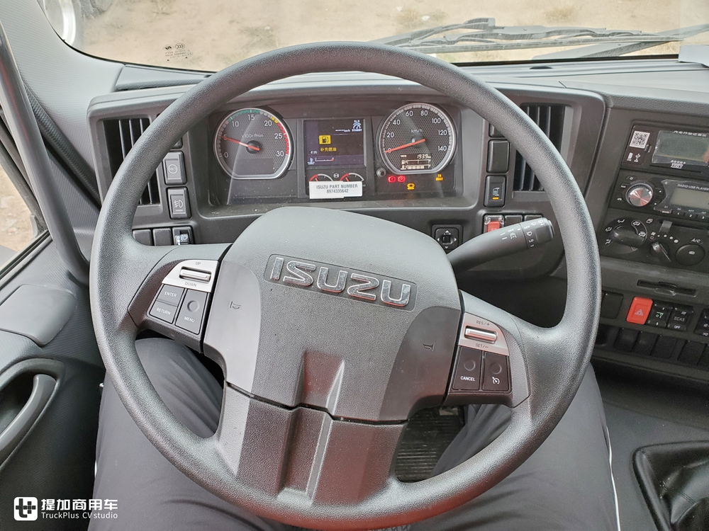 快递定制版五十铃巨咖牵引车实拍,多项配置升级,后提升桥更是亮点 - 第15张 - 提加商用车网 快递定制版五十铃巨咖牵引车实拍,多项配置升级,后提升桥更是亮点 - 第15张