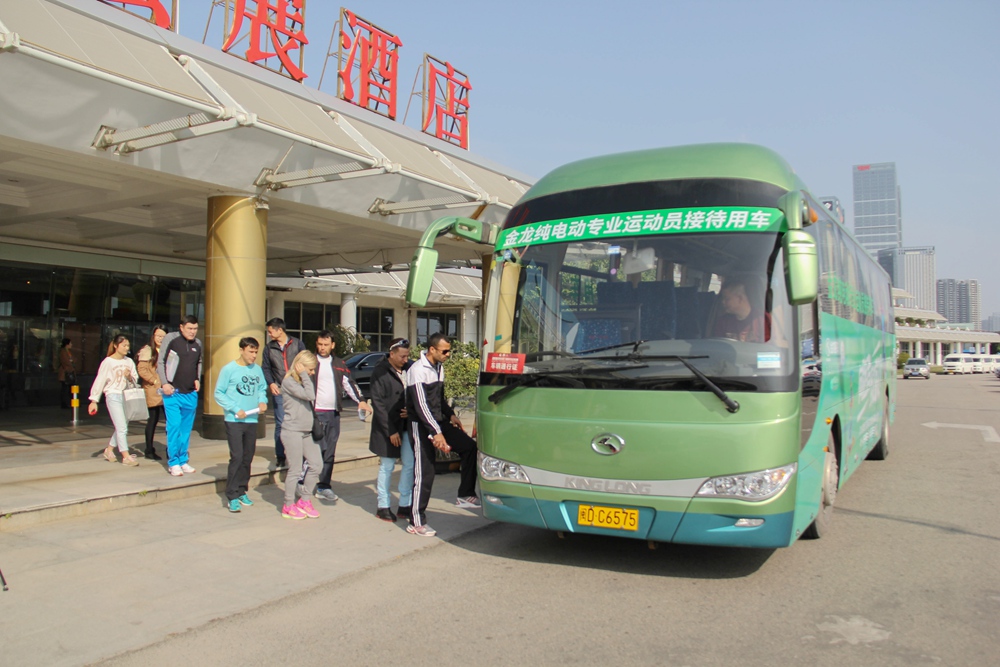 从厦门走向世界的烫金名片,金龙客车助力厦门马拉松开幕 - 第5张 - 提加商用车网 从厦门走向世界的烫金名片,金龙客车助力厦门马拉松开幕 - 第5张