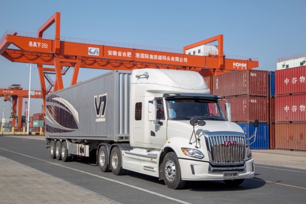 目光汇聚江淮，格尔发V7荣获“最受关注的国产长头卡车” - 第3张