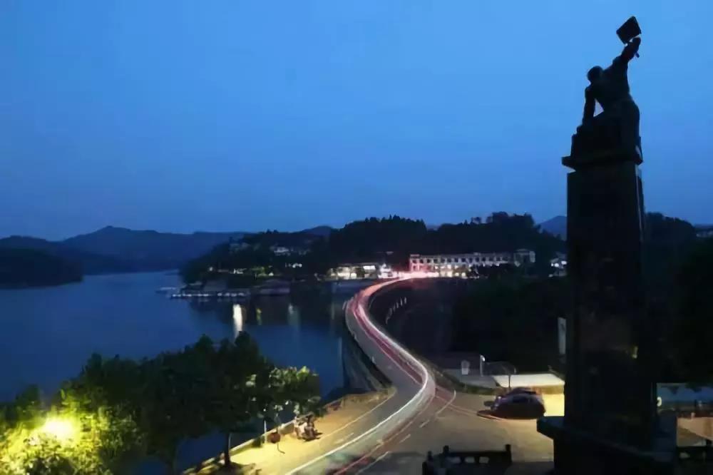 32辆蔚蓝智能网联公交畅行眉山,车上除了充电,还能...... - 第7张 - 提加商用车网 32辆蔚蓝智能网联公交畅行眉山,车上除了充电,还能...... - 第7张