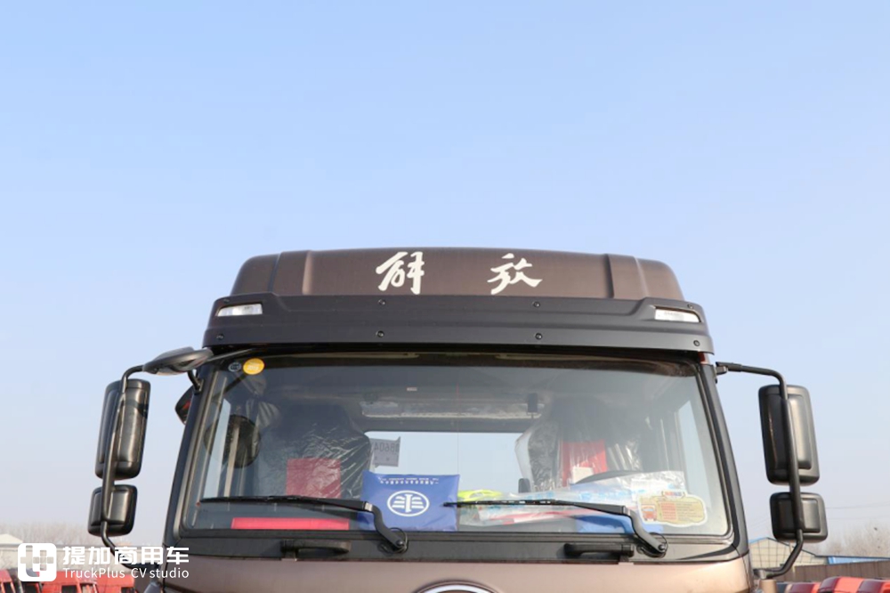 外观全新升级,驾驶室是亮点,带您看运满满定制版解放龙VH2.0 - 第3张 - 提加商用车网 外观全新升级,驾驶室是亮点,带您看运满满定制版解放龙VH2.0 - 第3张