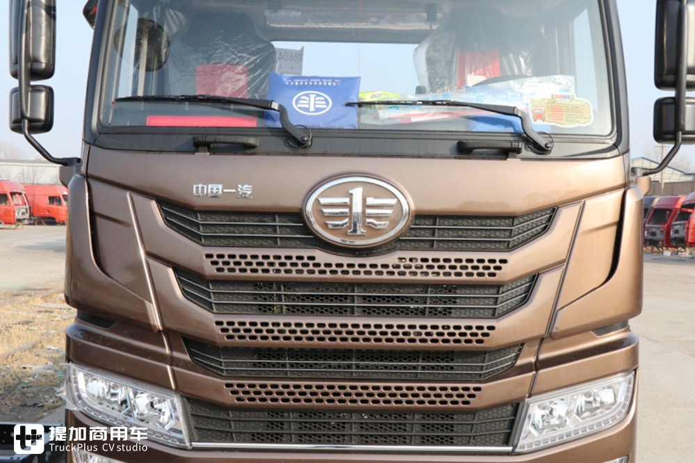外观全新升级,驾驶室是亮点,带您看运满满定制版解放龙VH2.0 - 第4张 - 提加商用车网 外观全新升级,驾驶室是亮点,带您看运满满定制版解放龙VH2.0 - 第4张