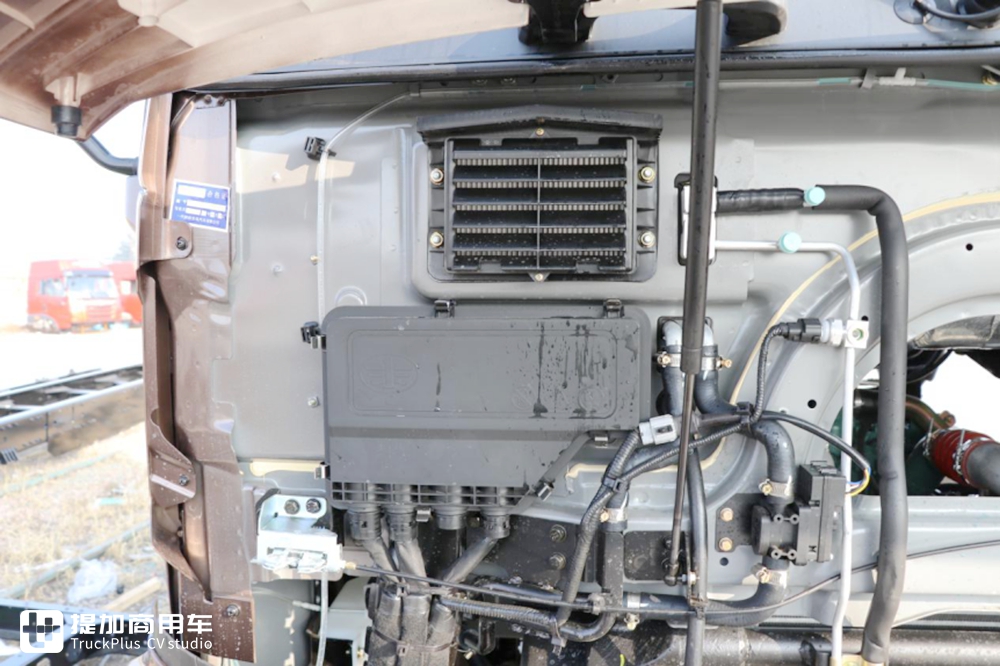 外观全新升级,驾驶室是亮点,带您看运满满定制版解放龙VH2.0 - 第9张 - 提加商用车网 外观全新升级,驾驶室是亮点,带您看运满满定制版解放龙VH2.0 - 第9张