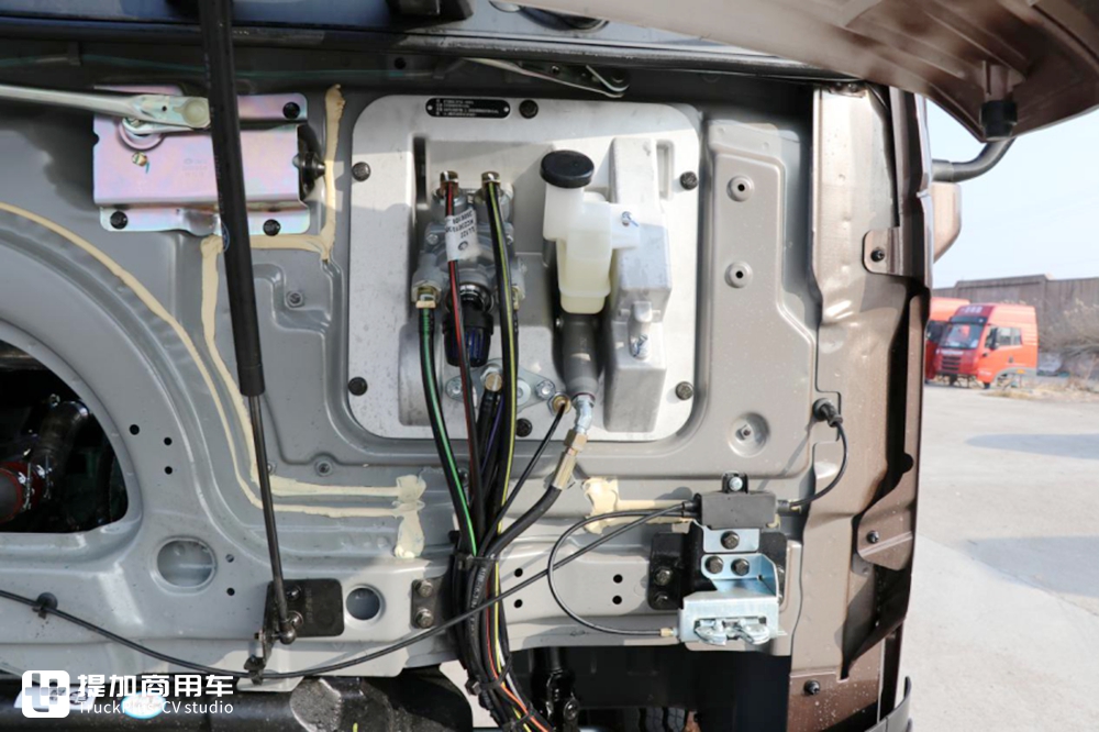 外观全新升级,驾驶室是亮点,带您看运满满定制版解放龙VH2.0 - 第8张 - 提加商用车网 外观全新升级,驾驶室是亮点,带您看运满满定制版解放龙VH2.0 - 第8张