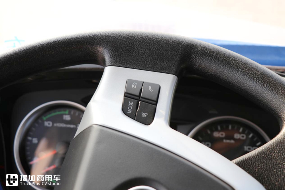 外观全新升级,驾驶室是亮点,带您看运满满定制版解放龙VH2.0 - 第18张 - 提加商用车网 外观全新升级,驾驶室是亮点,带您看运满满定制版解放龙VH2.0 - 第18张