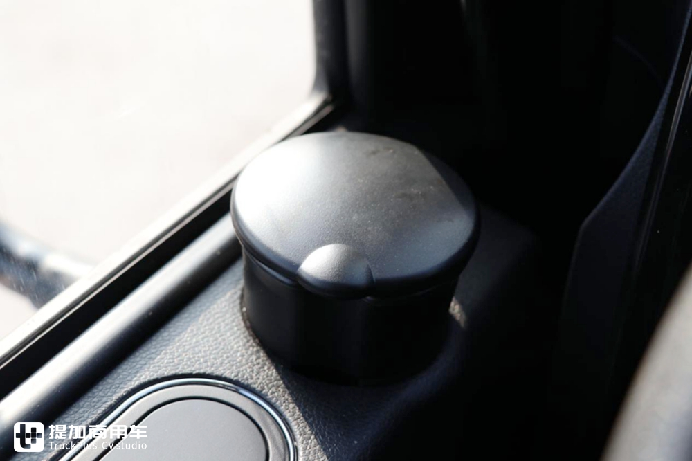 外观全新升级,驾驶室是亮点,带您看运满满定制版解放龙VH2.0 - 第23张 - 提加商用车网 外观全新升级,驾驶室是亮点,带您看运满满定制版解放龙VH2.0 - 第23张