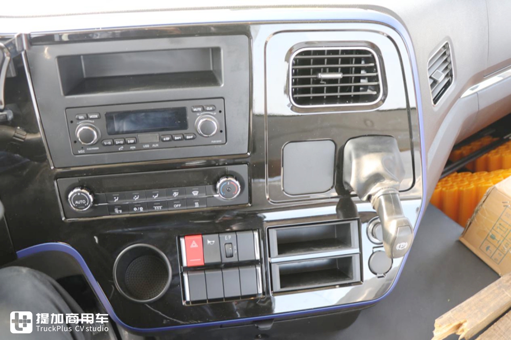 外观全新升级,驾驶室是亮点,带您看运满满定制版解放龙VH2.0 - 第25张 - 提加商用车网 外观全新升级,驾驶室是亮点,带您看运满满定制版解放龙VH2.0 - 第25张