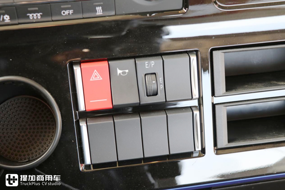 外观全新升级,驾驶室是亮点,带您看运满满定制版解放龙VH2.0 - 第27张 - 提加商用车网 外观全新升级,驾驶室是亮点,带您看运满满定制版解放龙VH2.0 - 第27张