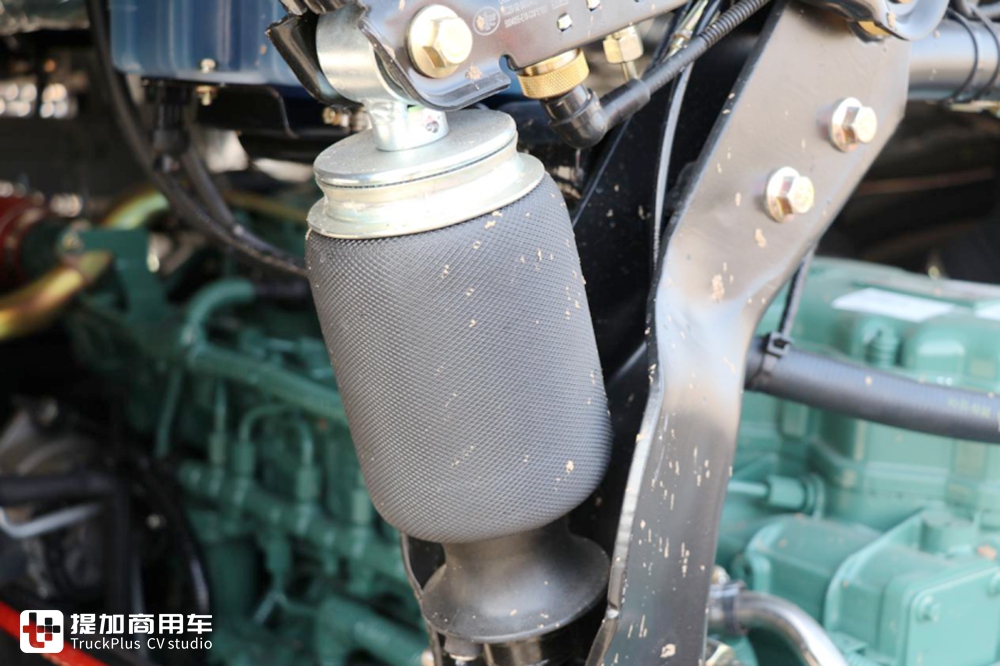 外观全新升级,驾驶室是亮点,带您看运满满定制版解放龙VH2.0 - 第12张 - 提加商用车网 外观全新升级,驾驶室是亮点,带您看运满满定制版解放龙VH2.0 - 第12张