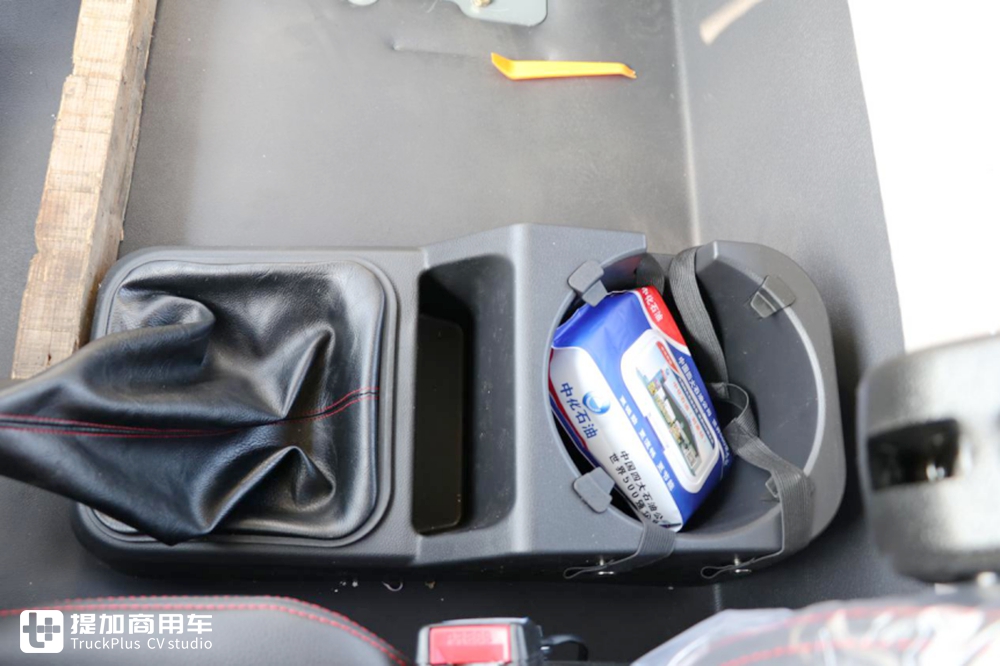 外观全新升级,驾驶室是亮点,带您看运满满定制版解放龙VH2.0 - 第28张 - 提加商用车网 外观全新升级,驾驶室是亮点,带您看运满满定制版解放龙VH2.0 - 第28张