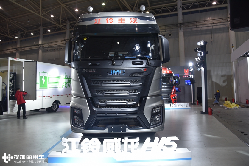 带你看看江铃的旗舰重卡威龙HV5，配置很欧洲，但又有明显的自己风格 - 第3张