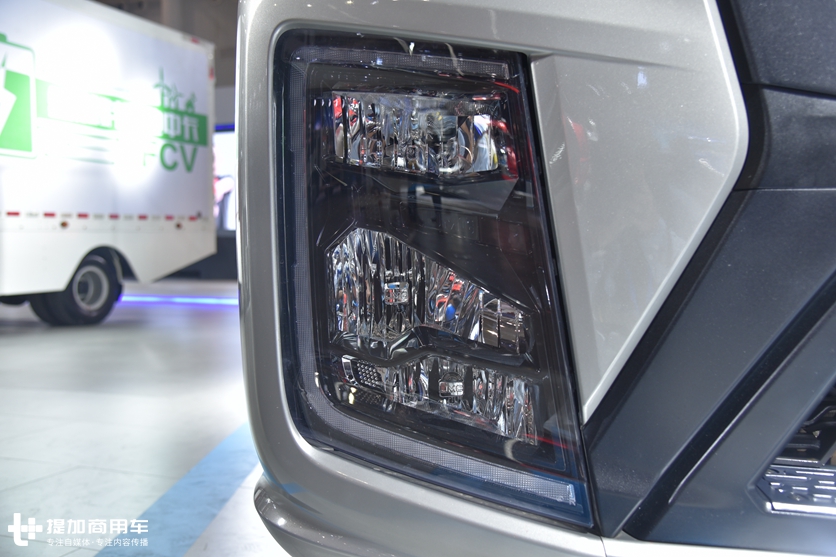 带你看看江铃的旗舰重卡威龙HV5，配置很欧洲，但又有明显的自己风格 - 第4张