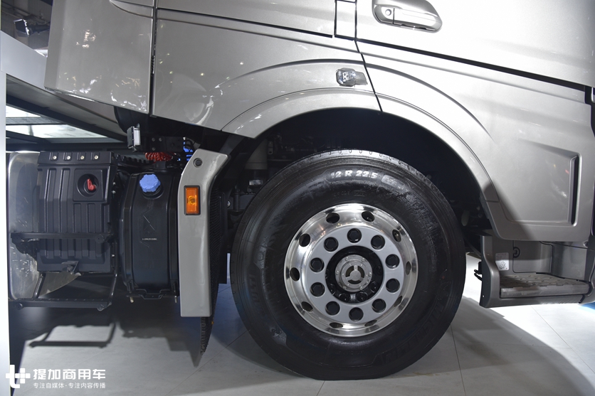 带你看看江铃的旗舰重卡威龙HV5，配置很欧洲，但又有明显的自己风格 - 第8张