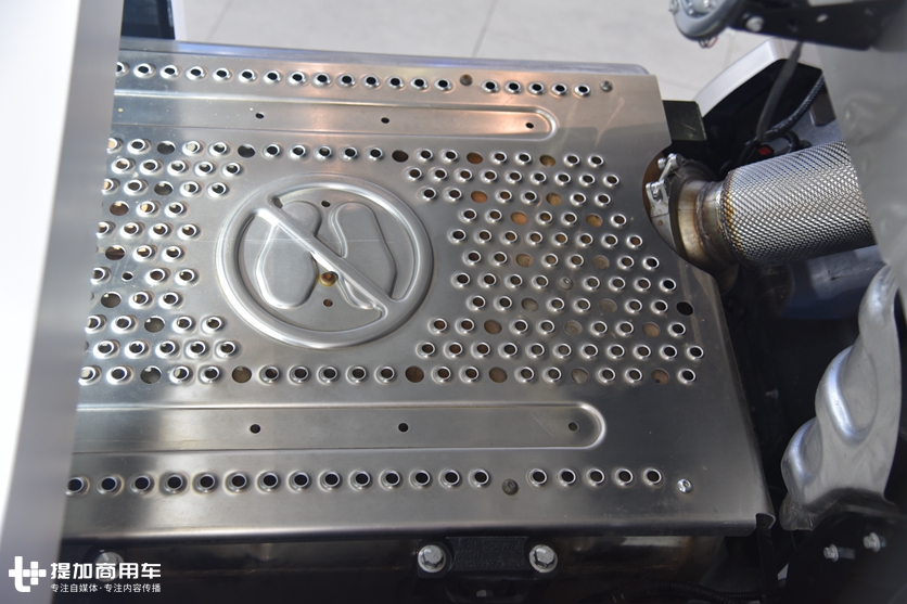 带你看看江铃的旗舰重卡威龙HV5，配置很欧洲，但又有明显的自己风格 - 第9张