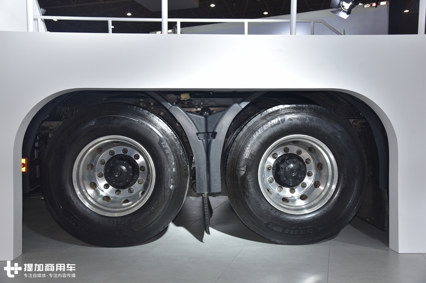 带你看看江铃的旗舰重卡威龙HV5，配置很欧洲，但又有明显的自己风格 - 第10张