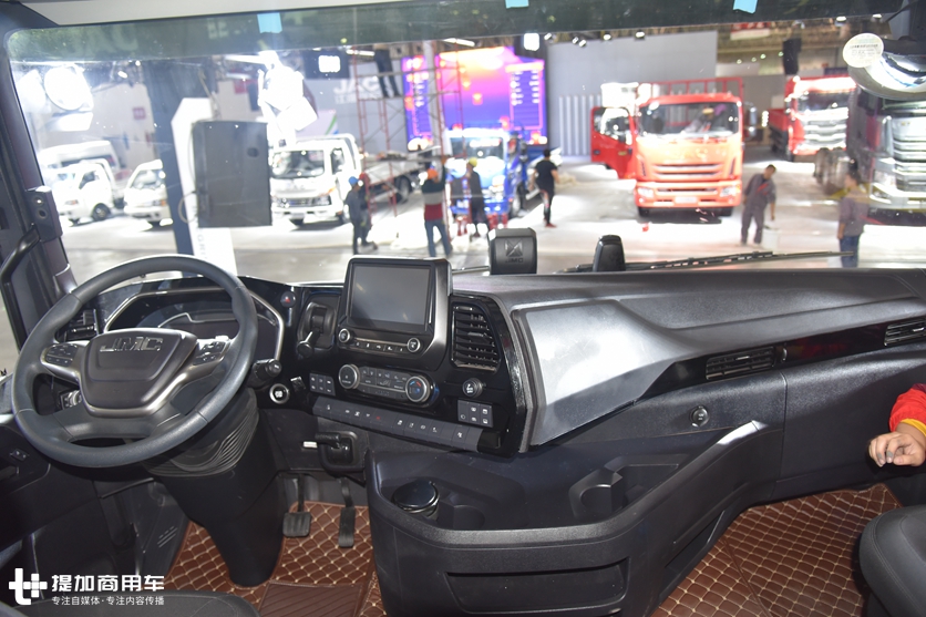 带你看看江铃的旗舰重卡威龙HV5，配置很欧洲，但又有明显的自己风格 - 第14张