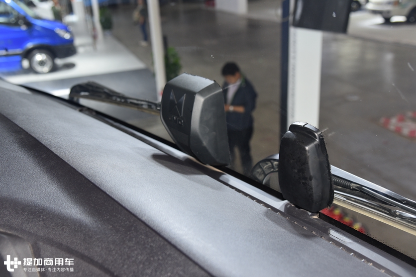 带你看看江铃的旗舰重卡威龙HV5，配置很欧洲，但又有明显的自己风格 - 第16张