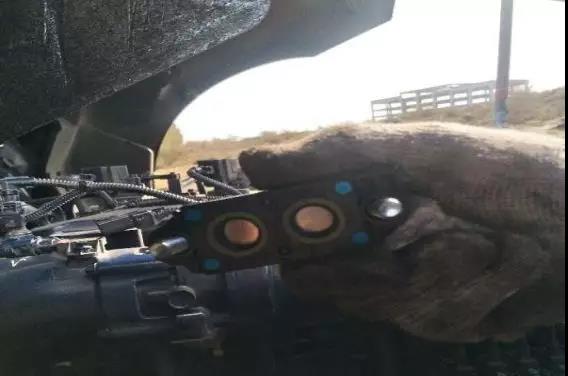 驱车80公里为卡友修车,陕汽全+服务让卡友冬天更温暖 - 第3张 - 提加商用车网 驱车80公里为卡友修车,陕汽全+服务让卡友冬天更温暖 - 第3张