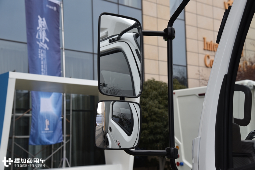 2020款飞碟奥驰V3实拍,豪华内饰,配可翻转卧铺,舒适度再升级 - 第4张 - 提加商用车网 2020款飞碟奥驰V3实拍,豪华内饰,配可翻转卧铺,舒适度再升级 - 第4张