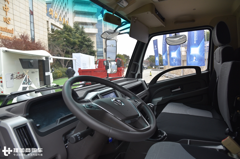 2020款飞碟奥驰V3实拍，豪华内饰，配可翻转卧铺，舒适度再升级 - 第5张