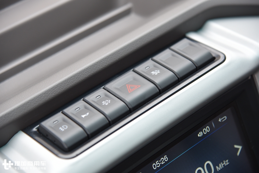 2020款飞碟奥驰V3实拍,豪华内饰,配可翻转卧铺,舒适度再升级 - 第8张 - 提加商用车网 2020款飞碟奥驰V3实拍,豪华内饰,配可翻转卧铺,舒适度再升级 - 第8张